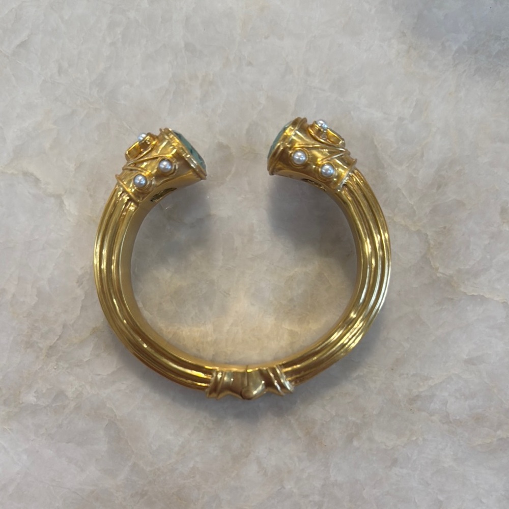 Elegant Gold Bracelet with Pearl Accents